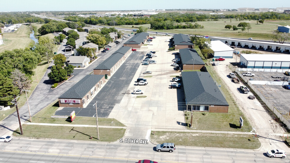 2624-2628 S Oliver St, Wichita, KS for lease - Building Photo - Image 1 of 5