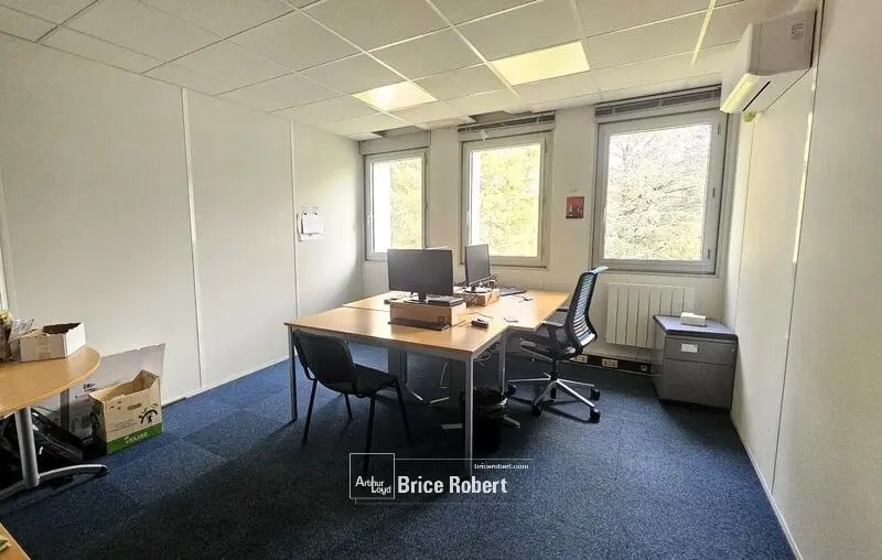 Office in Écully for lease - Building Photo - Image 1 of 3