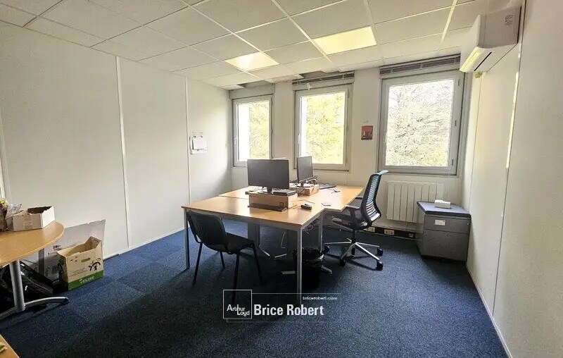 Office in Écully for lease Building Photo- Image 1 of 4