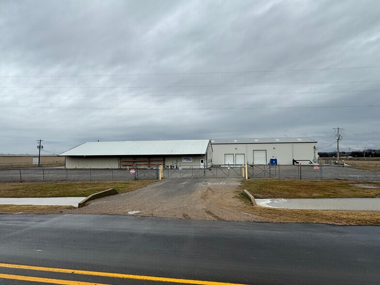 2498 Kuhn Rd, Marion, AR for sale - Primary Photo - Image 1 of 1