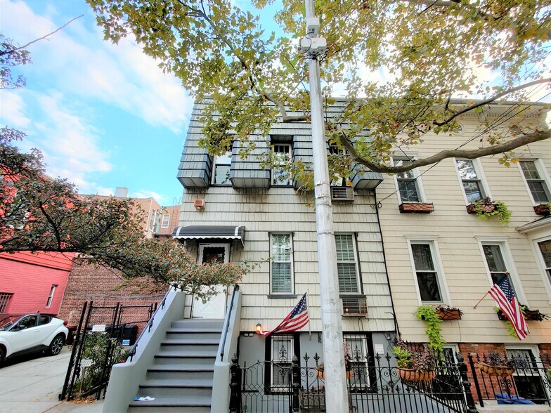 94 Herbert St, Brooklyn, NY 11222