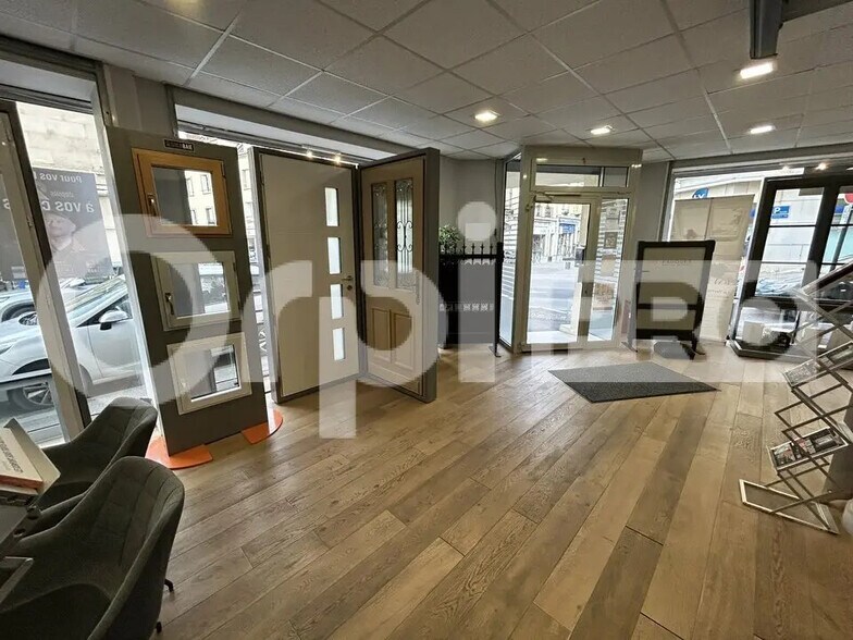 Retail in Compiègne for lease - Building Photo - Image 2 of 3