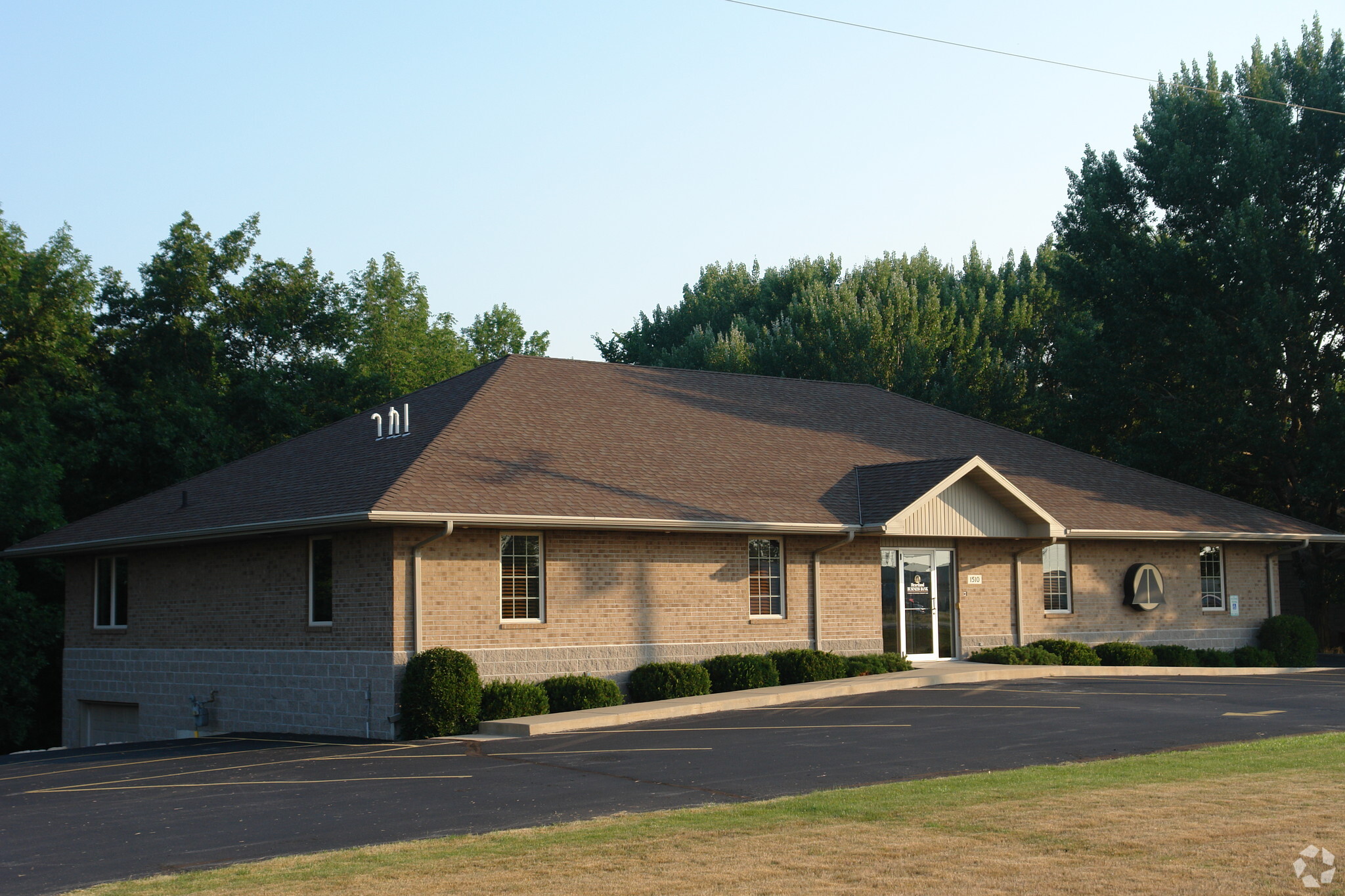 1510 Mid Valley Dr, De Pere, WI for sale Primary Photo- Image 1 of 1