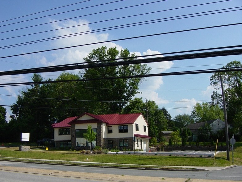 240 W Germantown Pike, East Norriton Township, PA for lease - Primary Photo - Image 2 of 4