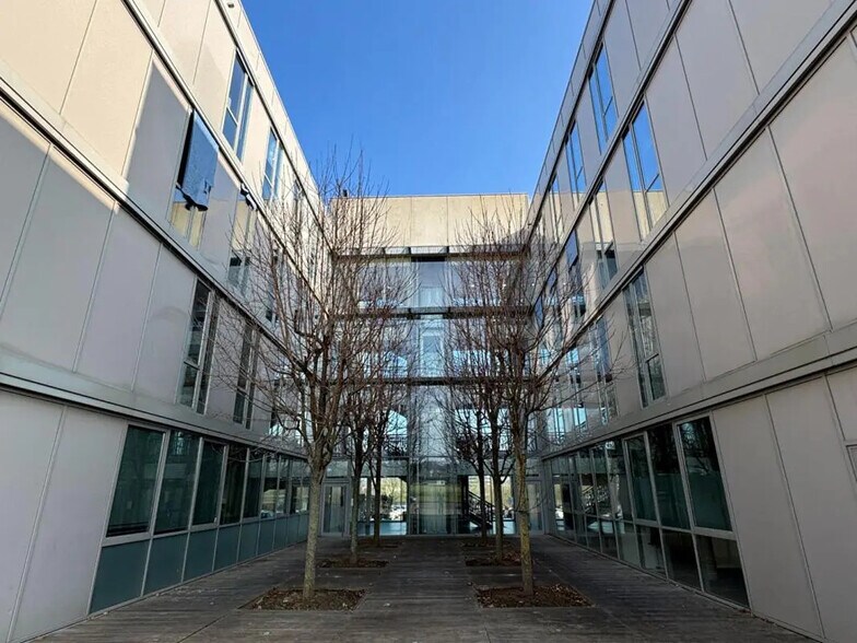 Office in Metz for lease - Building Photo - Image 2 of 9