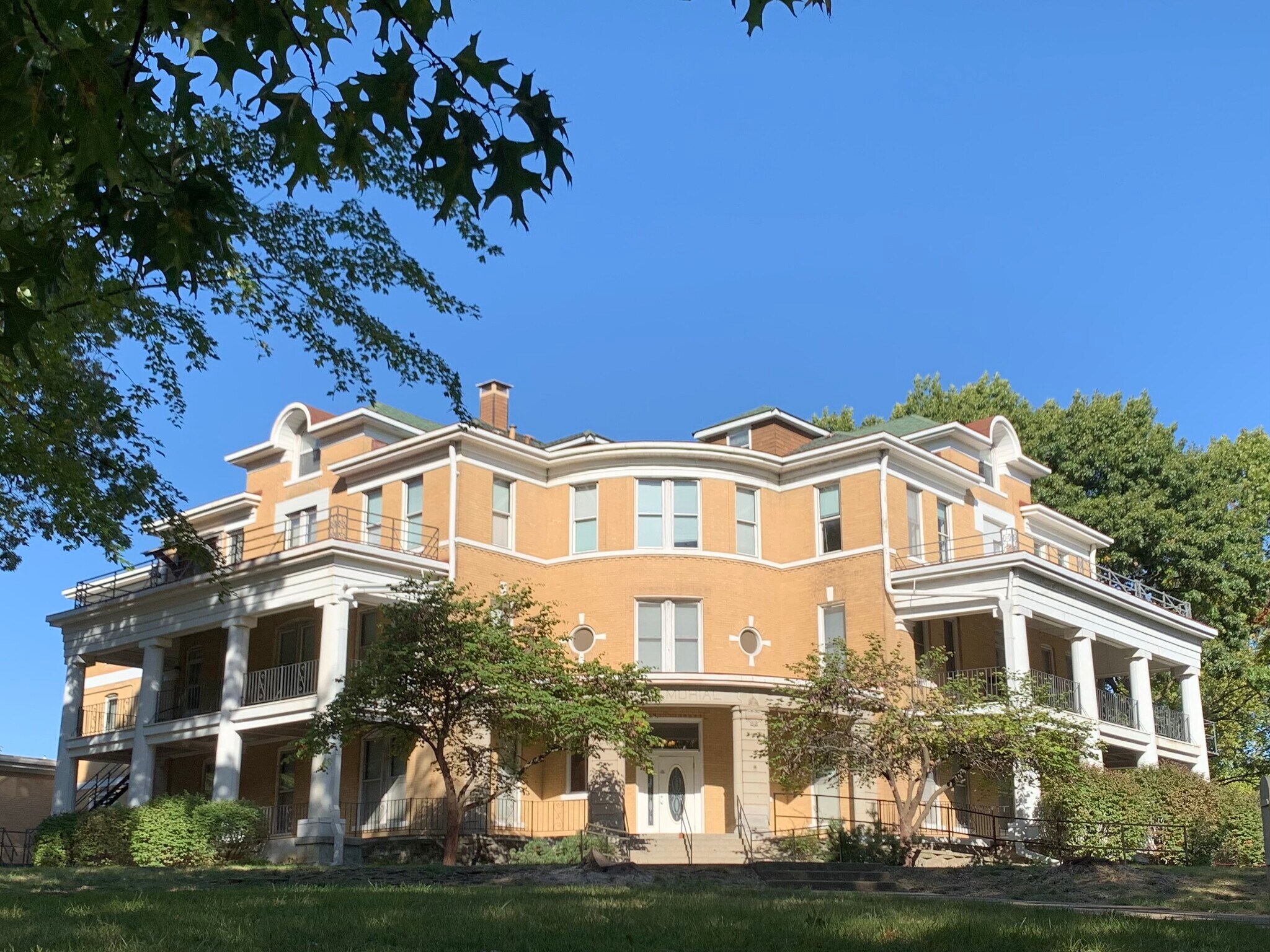 711 N Broadway St, Leavenworth, KS for sale Building Photo- Image 1 of 1