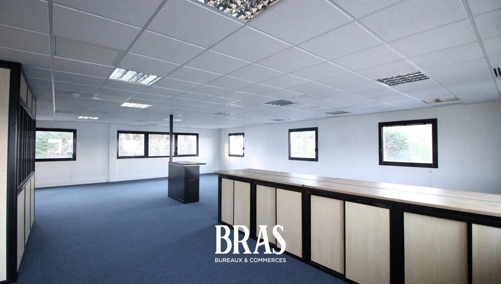 Office in Saint-Herblain for lease - Interior Photo - Image 3 of 6