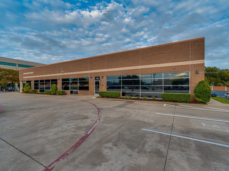 689 Airport Fwy, Hurst, TX for lease - Building Photo - Image 2 of 19