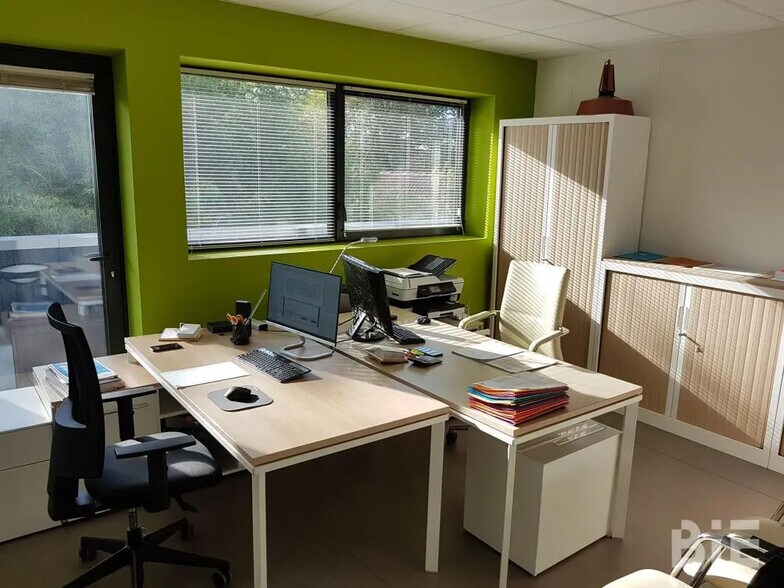 Office in Pessac for lease - Interior Photo - Image 2 of 5