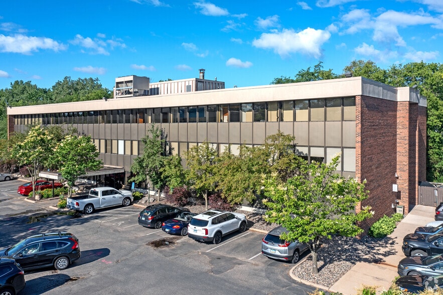 5851 Duluth St, Golden Valley, MN for lease - Building Photo - Image 2 of 4