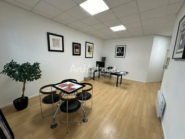 Office in Reims for lease - Interior Photo - Image 2 of 5