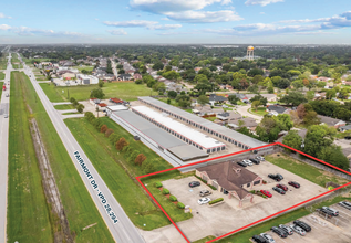 10611 W Fairmont Pky, La Porte, TX for lease Building Photo- Image 2 of 6