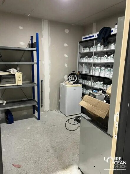 Flex in Angers for lease - Building Photo - Image 2 of 16