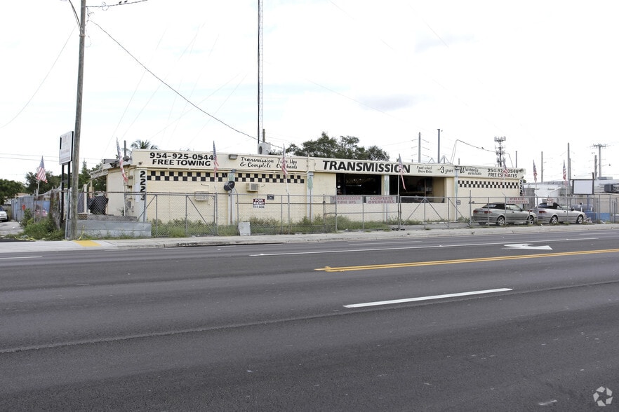 2223 Pembroke Rd, Hollywood, FL for lease - Building Photo - Image 2 of 26