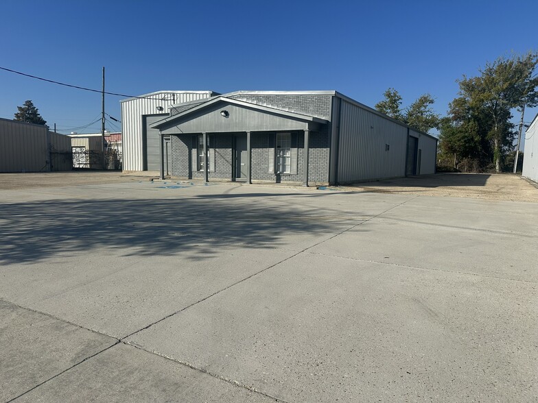 2829 Needham Dr, Baton Rouge, LA for lease - Building Photo - Image 1 of 21