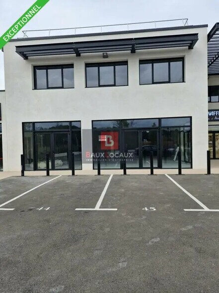 Retail in Éguilles for lease - Building Photo - Image 1 of 4