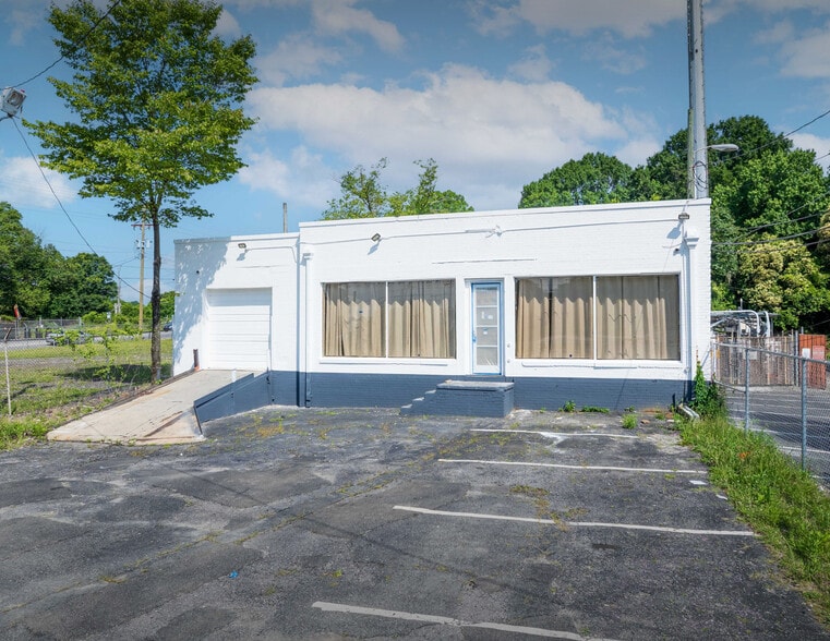 2709 N Tryon St, Charlotte, NC for lease - Building Photo - Image 1 of 4