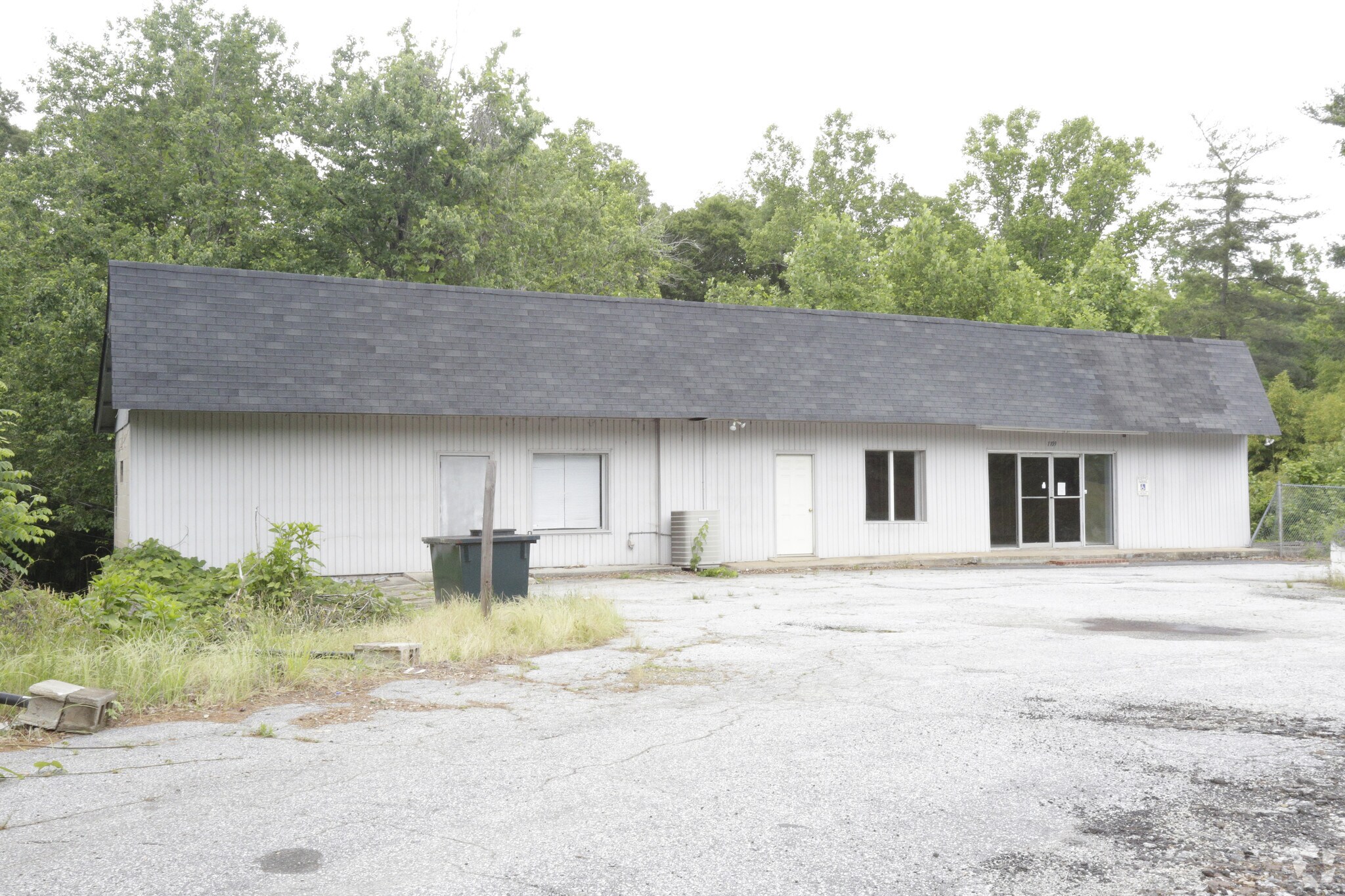 1109 N Main St, Greer, SC for sale Primary Photo- Image 1 of 1