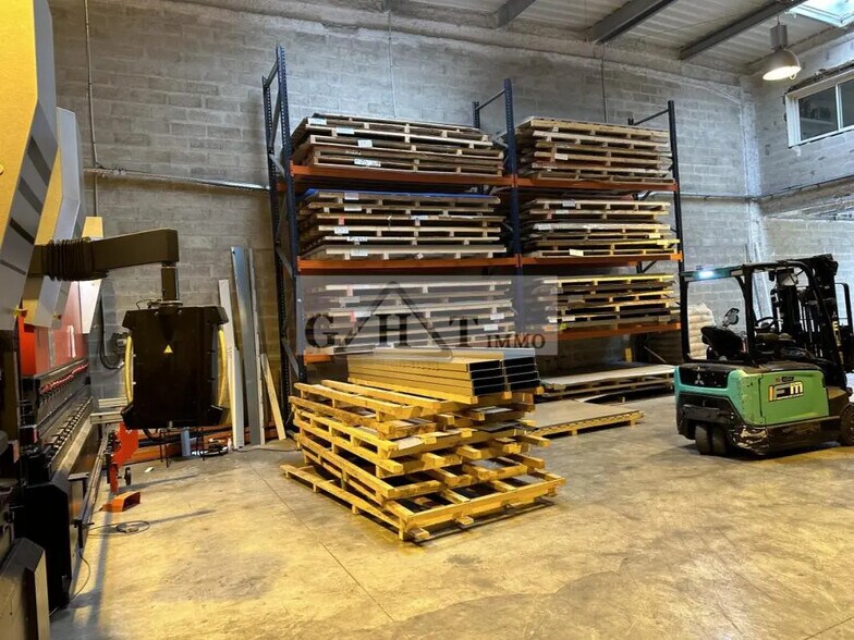 Industrial in Le Pin for sale - Interior Photo - Image 2 of 10