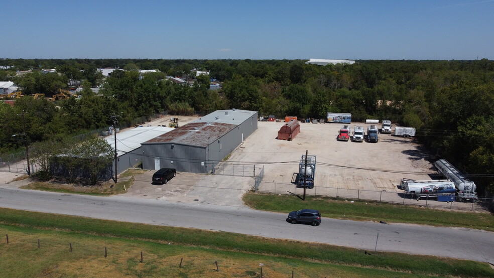 7103-7107 Peerless St, Houston, TX for lease - Building Photo - Image 1 of 2