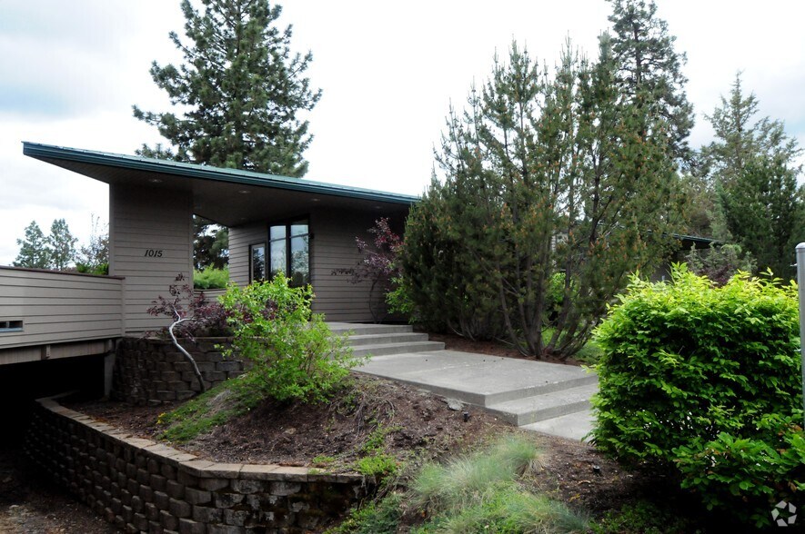 1015 SW Emkay Dr, Bend, OR for sale - Primary Photo - Image 1 of 1