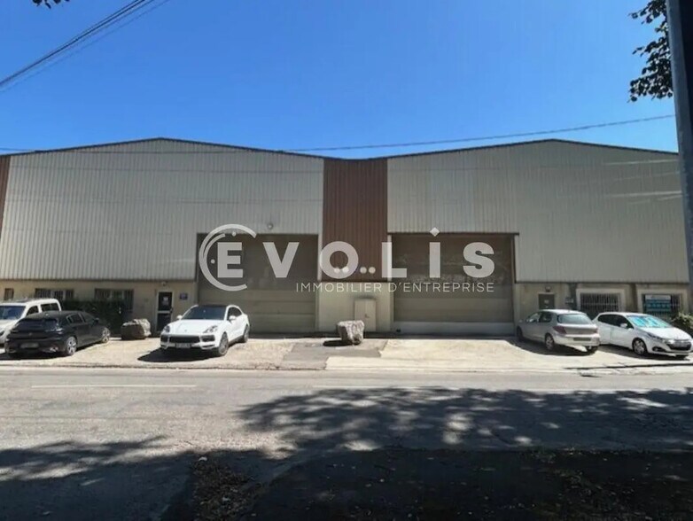 Industrial in Fontaine for lease - Building Photo - Image 1 of 4