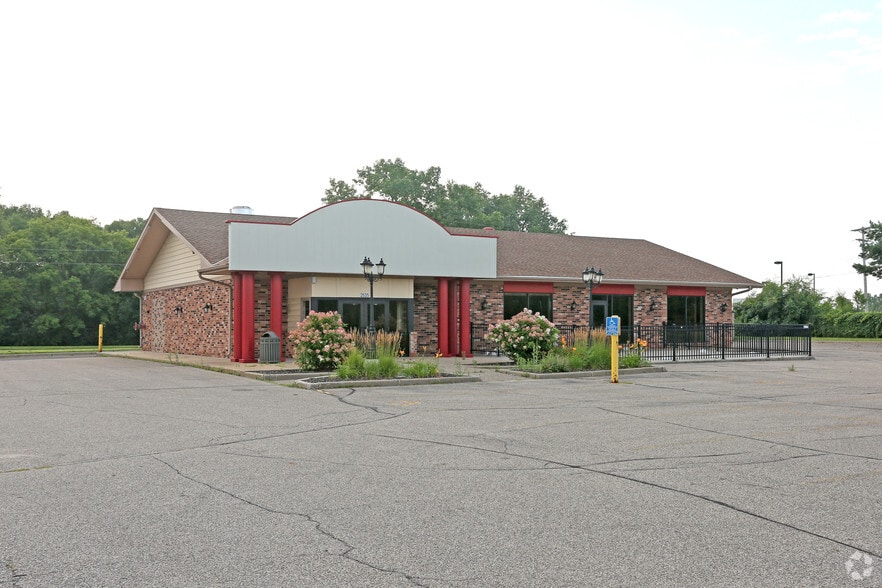 2537-2585 NE County Road 10, Saint Paul, MN for lease - Building Photo - Image 3 of 4