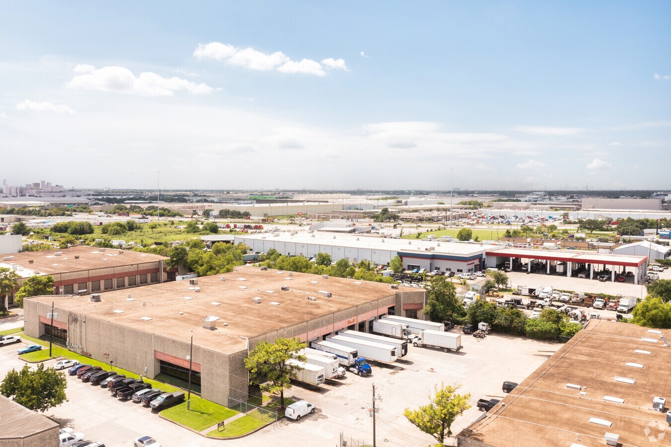 9366 Wallisville Rd, Houston, TX 77013