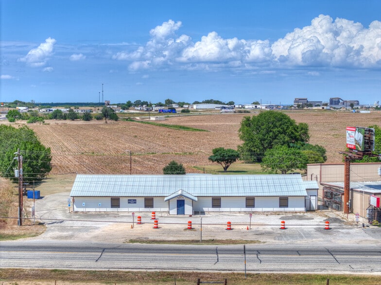 2918 W Kingsbury St, Seguin, TX for sale - Primary Photo - Image 1 of 19