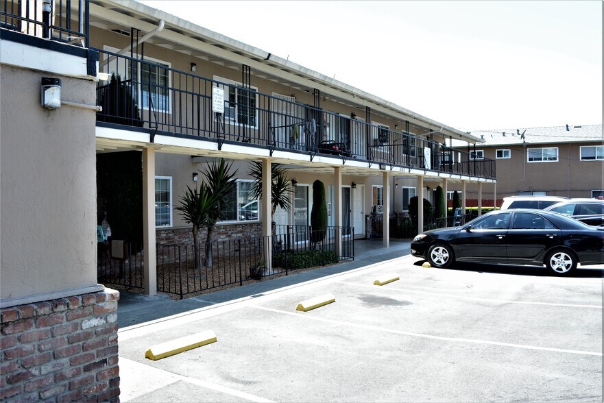 302 Dumont Ave, Hayward, CA for sale - Building Photo - Image 1 of 1
