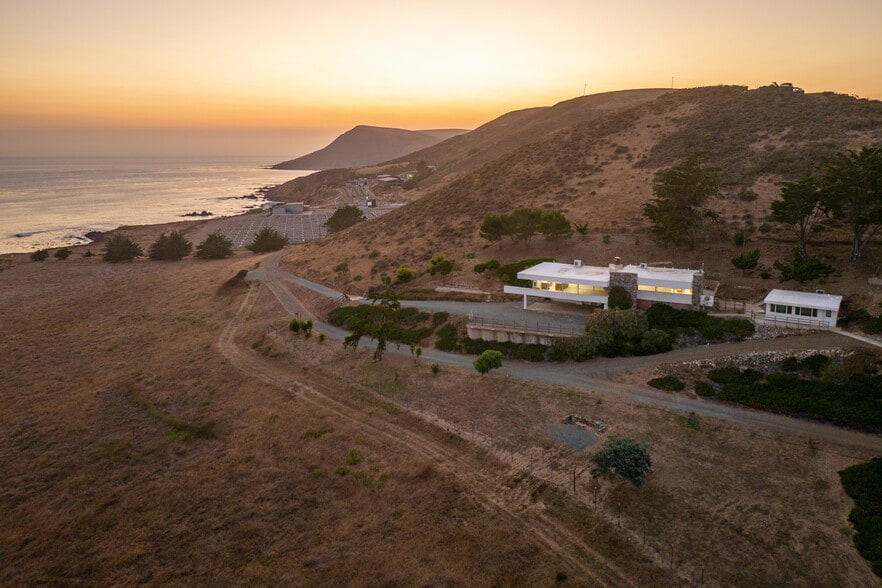 5010 Cabrillo Hwy, Cayucos, CA for sale - Primary Photo - Image 1 of 101