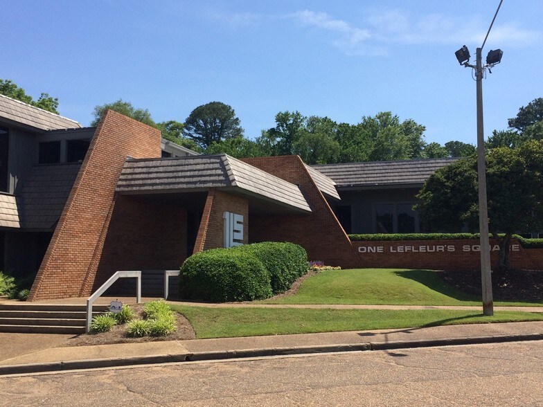 4735 Old Canton Rd, Jackson, MS 39211