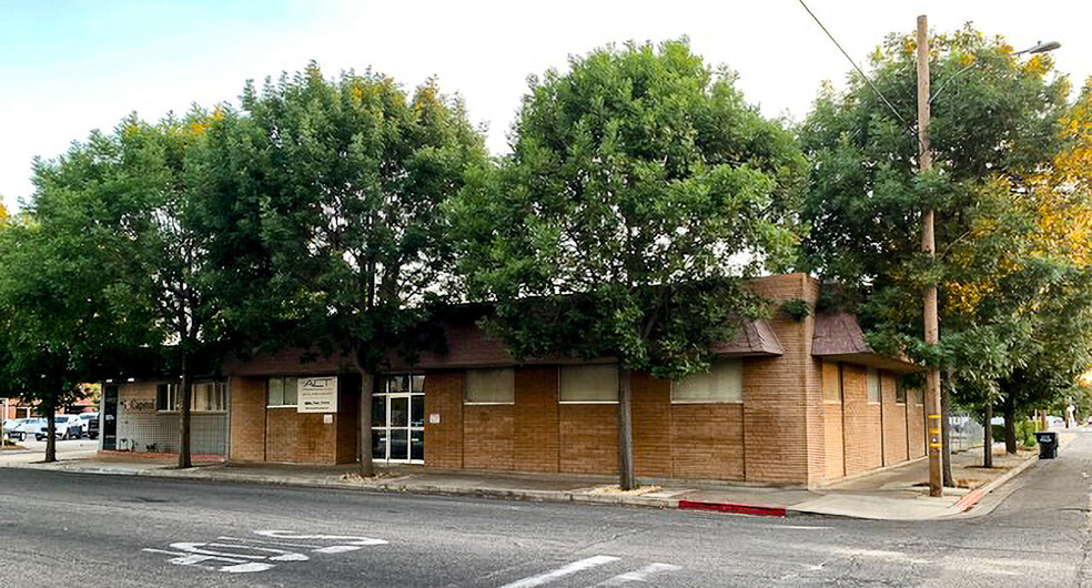 227-229 N West St, Visalia, CA for lease - Building Photo - Image 1 of 11