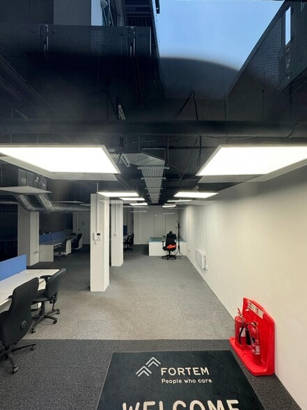 9 Albert Emba, London for lease - Building Photo - Image 3 of 11