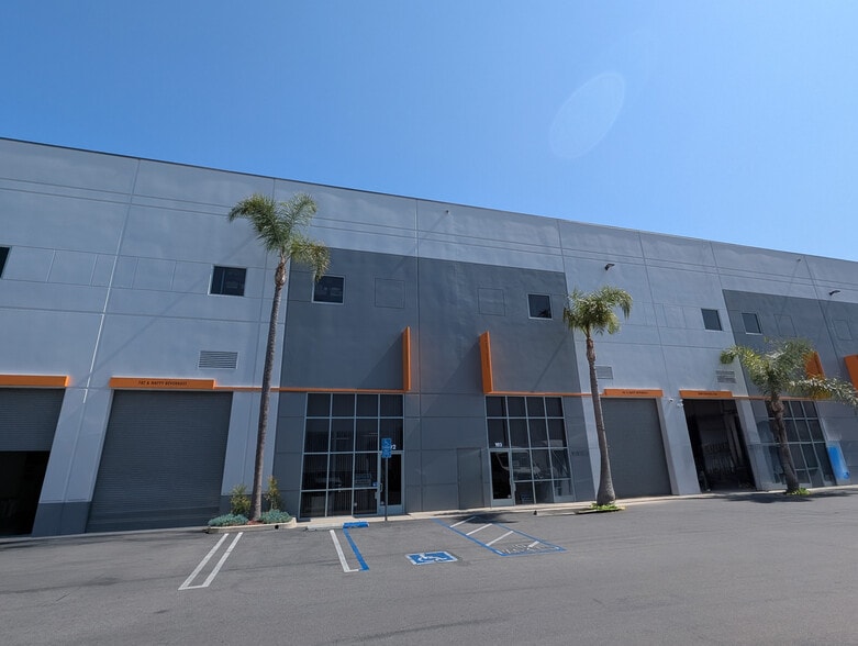 3370 N San Fernando Rd, Los Angeles, CA for lease - Building Photo - Image 1 of 12