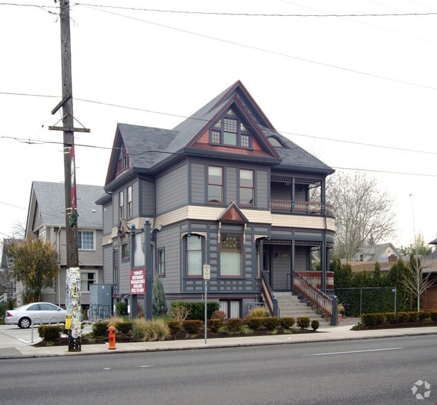 3257 SE Hawthorne Blvd, Portland, OR for lease - Building Photo - Image 2 of 9