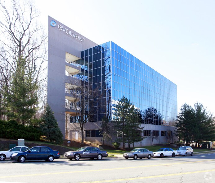 13755 Sunrise Valley Dr, Herndon, VA 20171