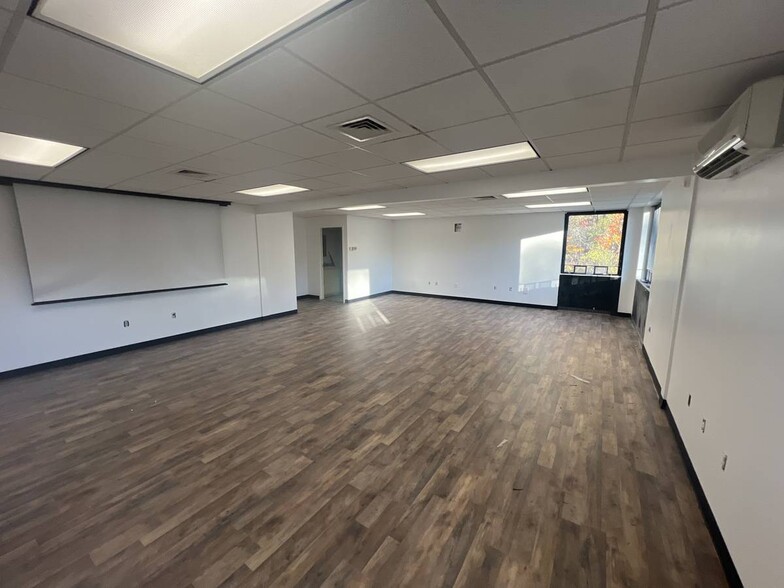 275 Portsmouth Ave, Stratham, NH for lease - Interior Photo - Image 2 of 18