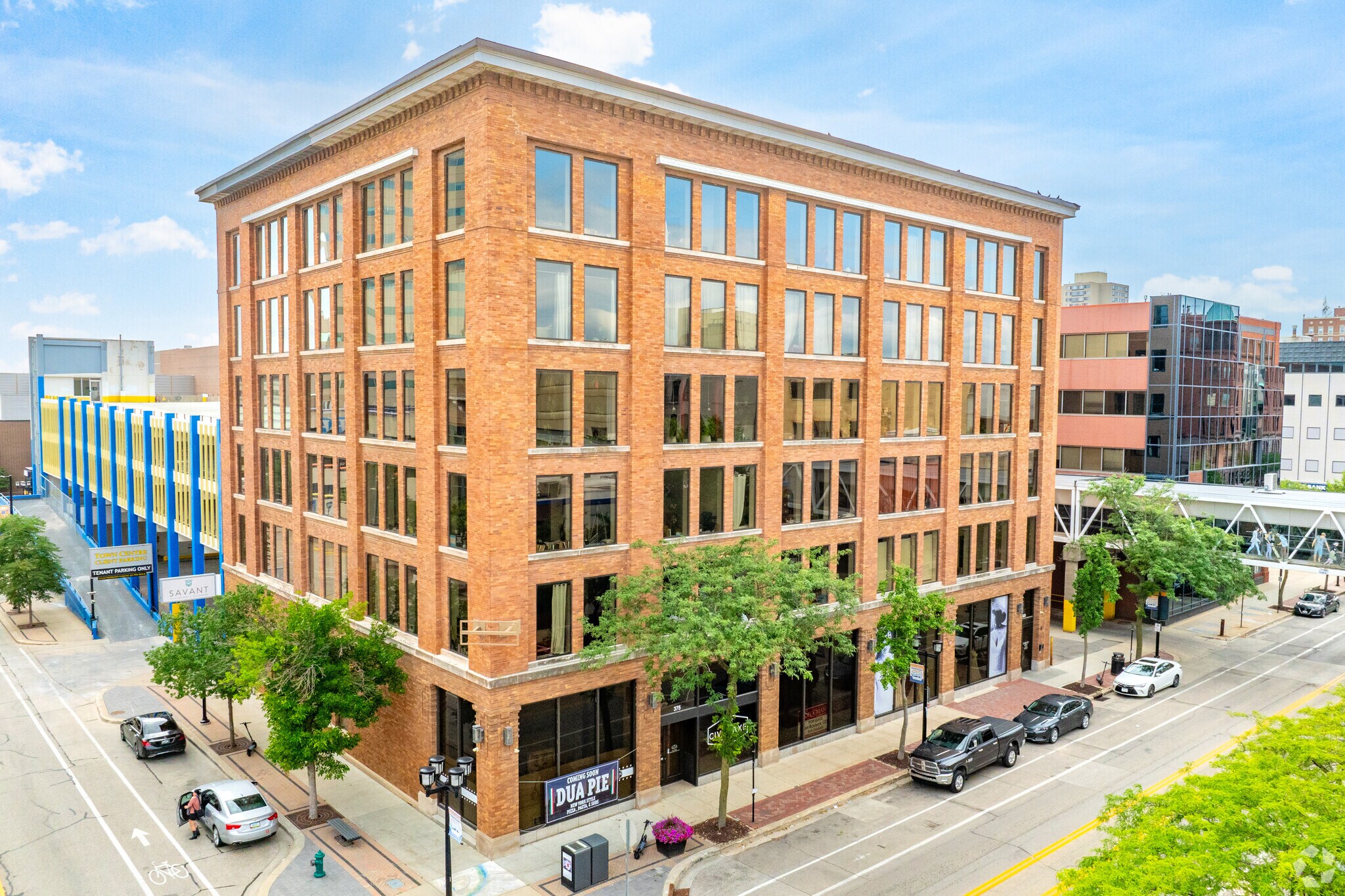 323 3rd St SE, Cedar Rapids, IA for sale Primary Photo- Image 1 of 1