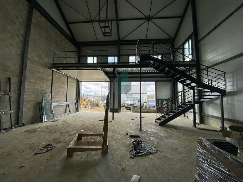 Flex in Groslay for lease - Building Photo - Image 2 of 8