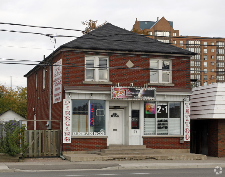 37 Dundas St W, Mississauga, ON for sale - Primary Photo - Image 1 of 2