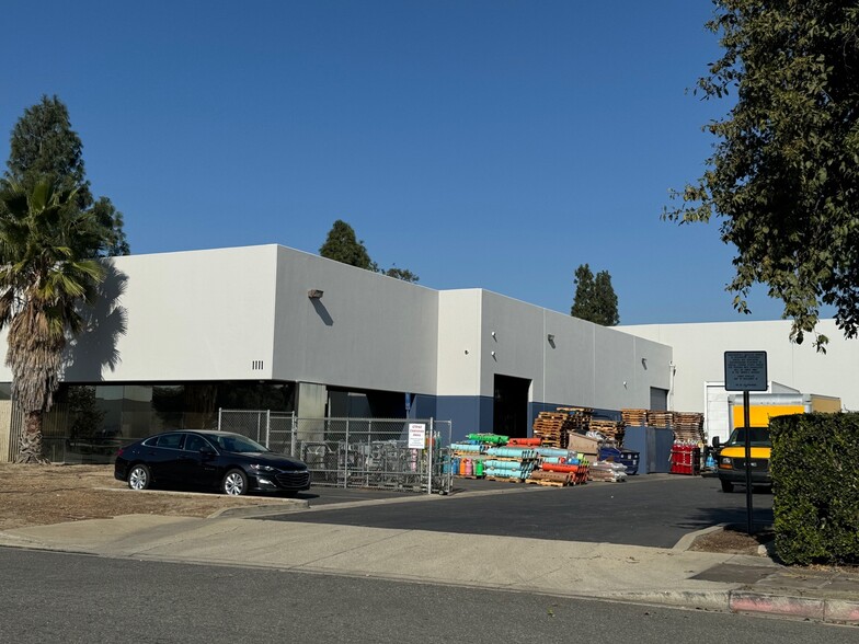 1111 E Locust St, Ontario, CA for lease - Building Photo - Image 2 of 2