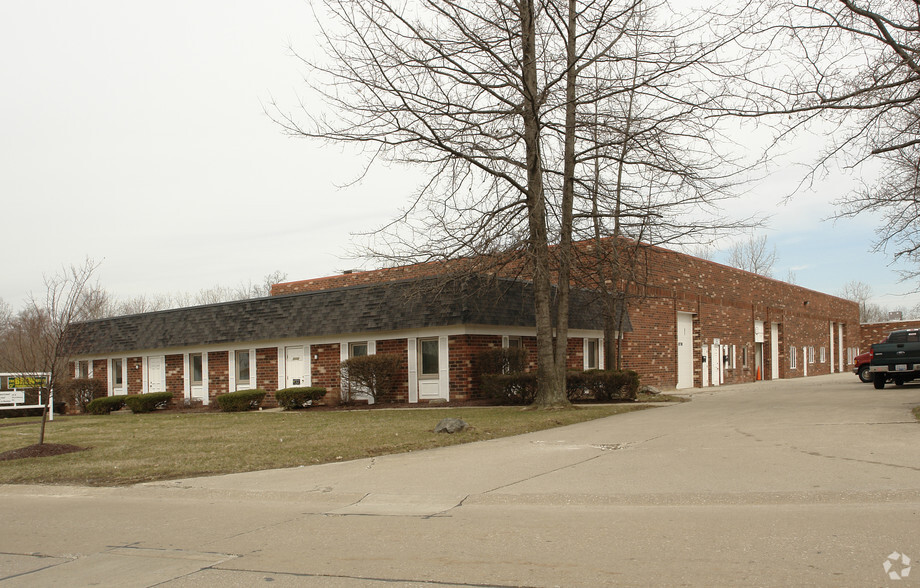 20102 Progress Dr, Strongsville, OH for lease - Building Photo - Image 1 of 11