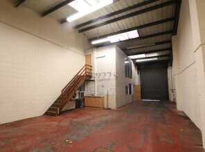 Freightliner Rd, Hull for lease Interior Photo- Image 1 of 4