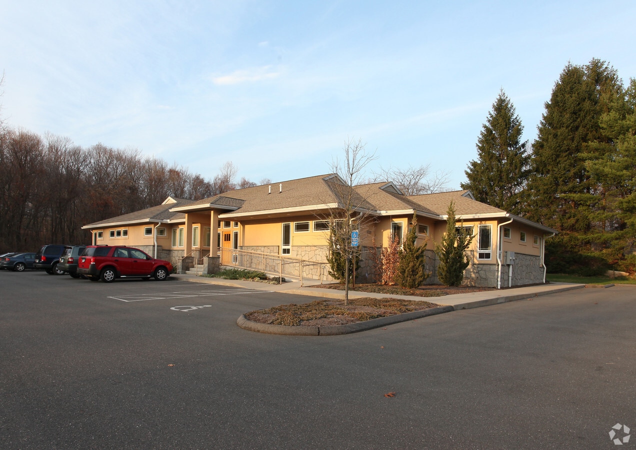 933 Hartford Tpke, Vernon, CT 06066