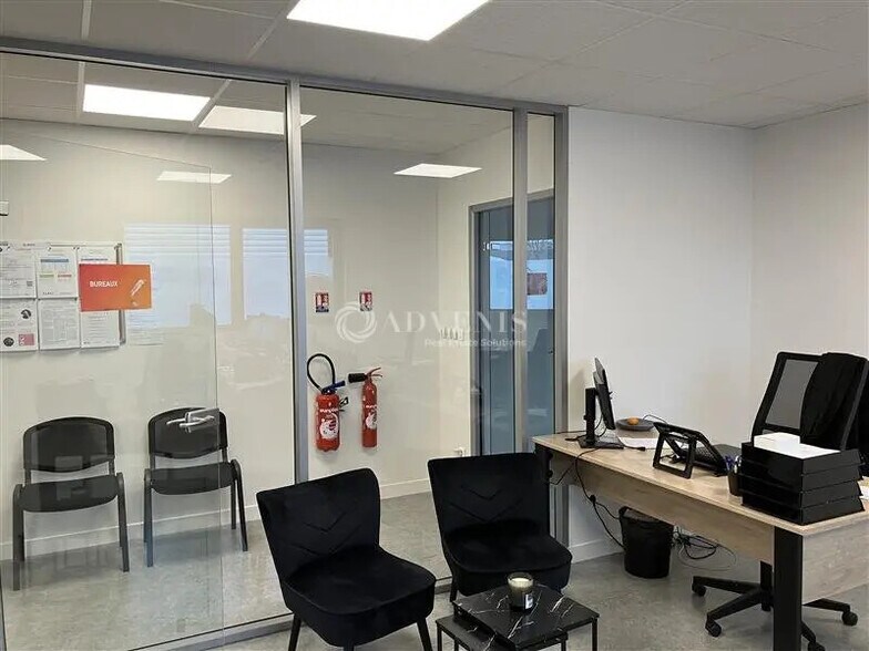 Office in Bourges for lease - Interior Photo - Image 2 of 4