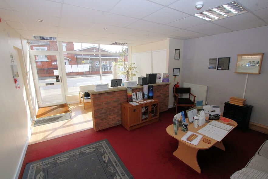 156-158 Burton Rd, Lincoln for sale - Interior Photo - Image 3 of 11