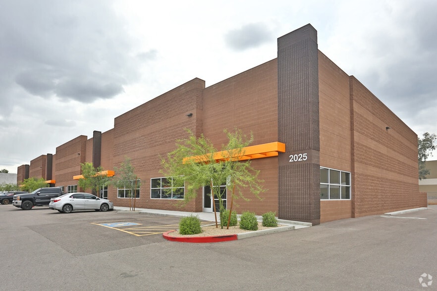 2025 W Deer Valley Rd, Phoenix, AZ for lease - Building Photo - Image 1 of 4