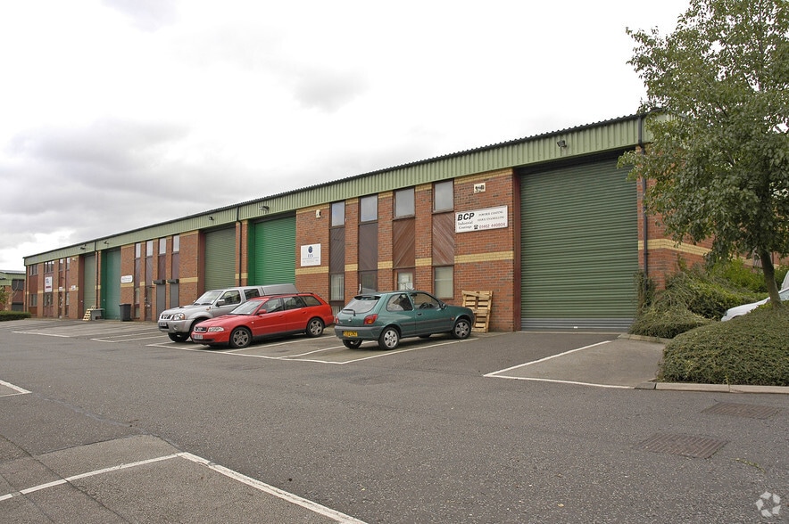 41-49 Knowl Piece, Hitchin for lease - Primary Photo - Image 1 of 5