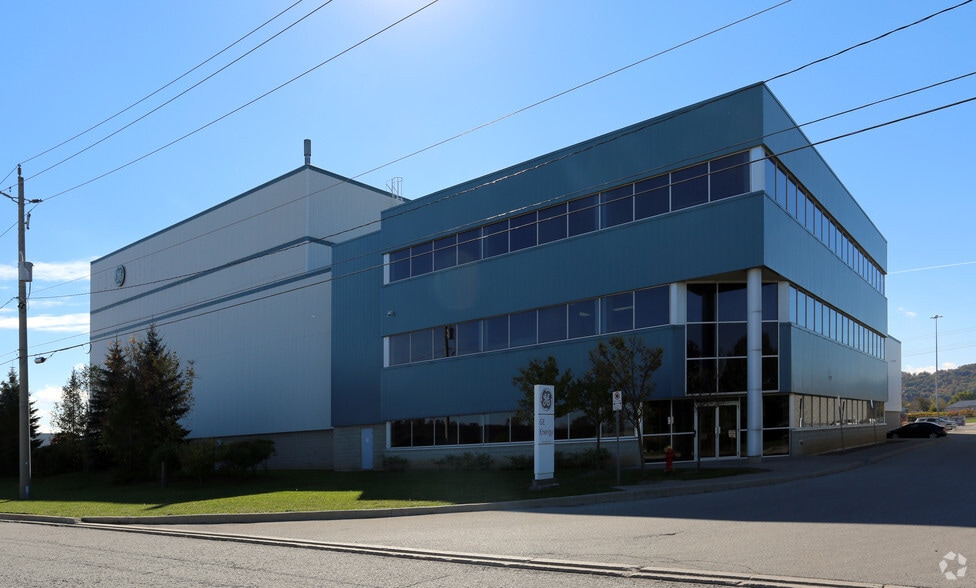 180 Constellation Dr, Hamilton, ON for sale - Primary Photo - Image 1 of 1